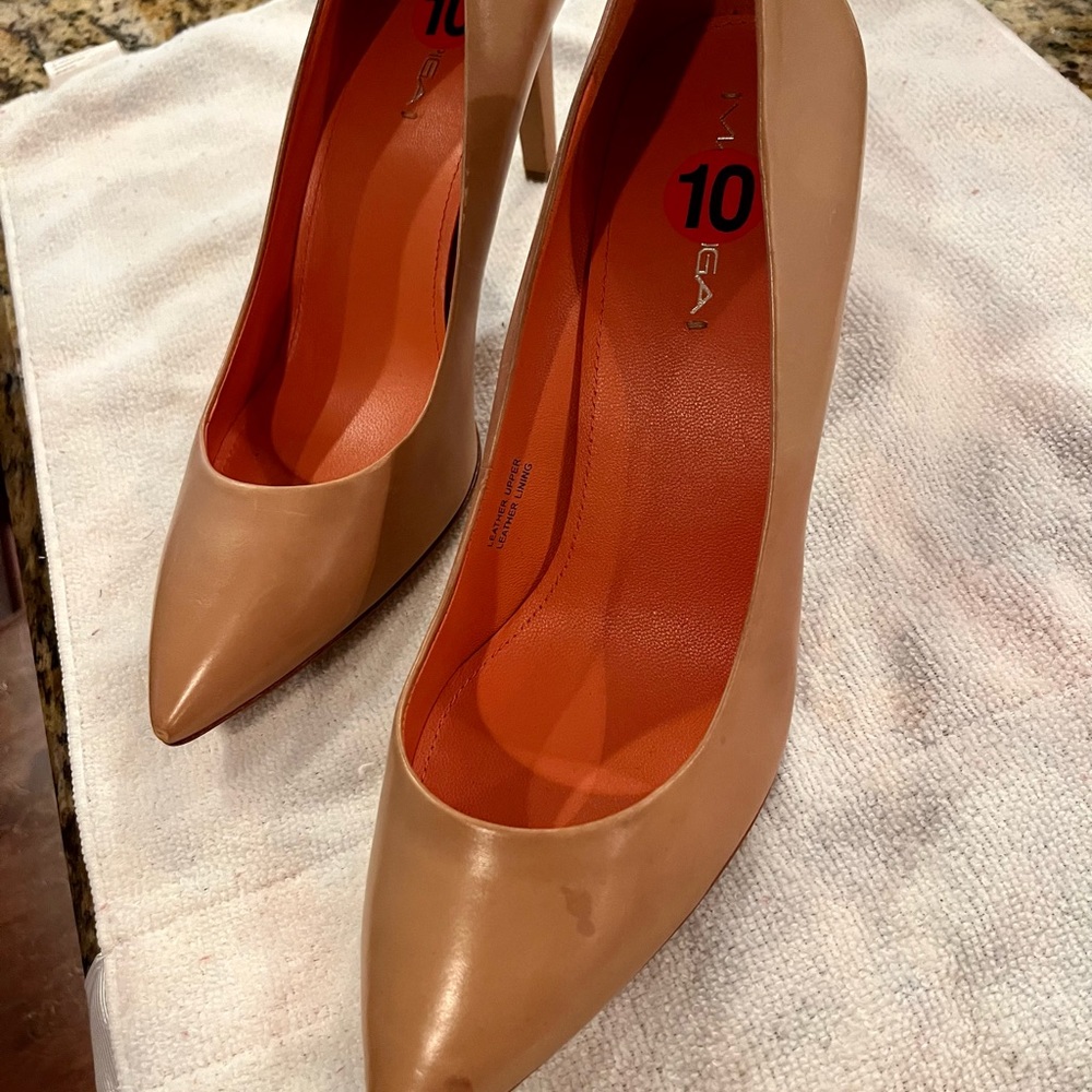 Brand New size 10 Via Spiga neutral pump - Picture 2 of 7